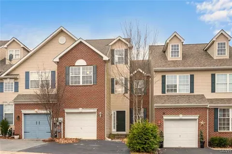 5203 Spring Ridge Dr E, Macungie, PA 18062