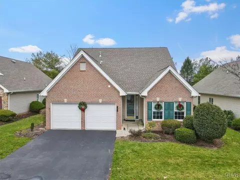 64 Glenmoor Cir, Easton, PA 18045
