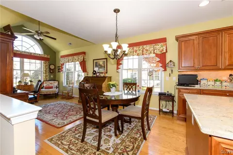 5528 Republic Way, Bethlehem, PA 18017 photo 11