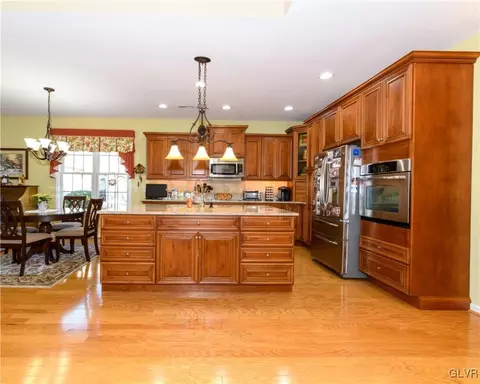 5528 Republic Way, Bethlehem, PA 18017 photo 3