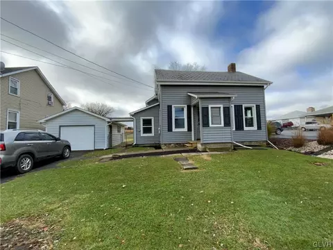 2163 Community Dr, Bath, PA 18014