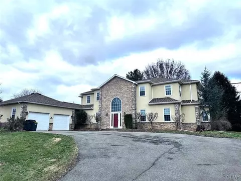 1818 Amanda Dr, Breinigsville, PA 18031