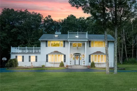 2221 Sunset Ln, Effort, PA 18330