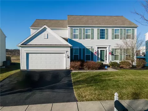 8863 Pathfinder Rd, Breinigsville, PA 18031