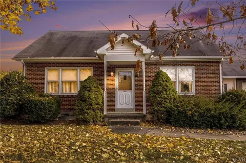 9236 Claussville Rd, Fogelsville, PA 18051