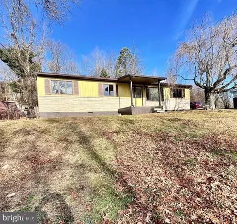 395 Ohio Ave, Shenandoah, PA 17976