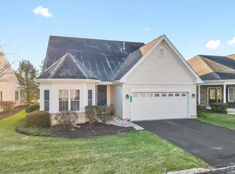 4092 Pine Hurst Dr, Northampton, PA 18067