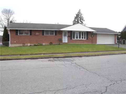 3106 N Birch St, Hokendauqua, PA 18052