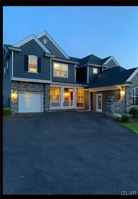 587 Newlins Rd E #W-216, Forks Twp, PA 18040