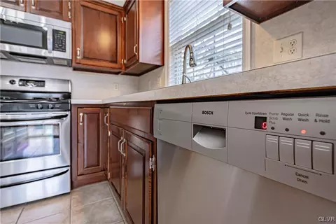 1509 Huron Dr, Sinking Spring, PA 19608 photo 9