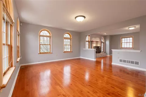 266 E Mountain Rd, Wind Gap, PA 18091 photo 5