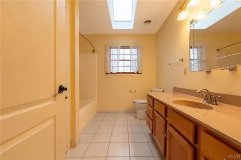 266 E Mountain Rd, Wind Gap, PA 18091 photo 15