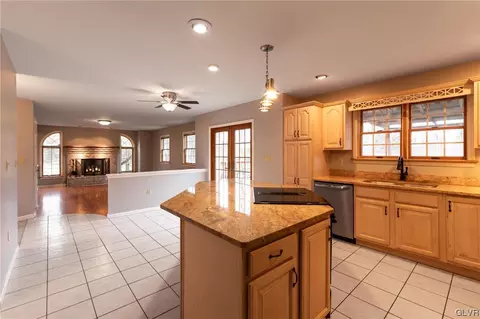 266 E Mountain Rd, Wind Gap, PA 18091 photo 11