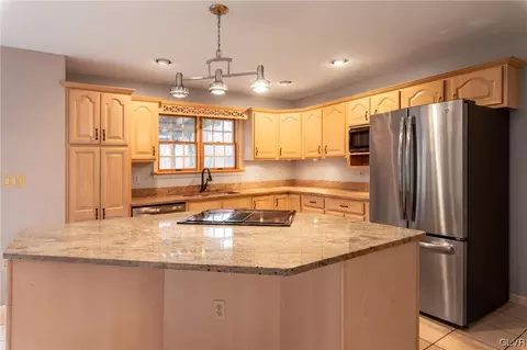 266 E Mountain Rd, Wind Gap, PA 18091 photo 10