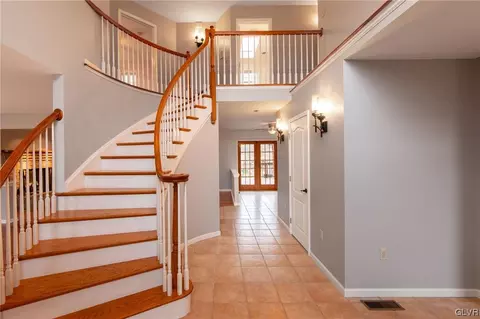 266 E Mountain Rd, Wind Gap, PA 18091 photo 3