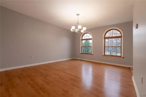 266 E Mountain Rd, Wind Gap, PA 18091 photo 4