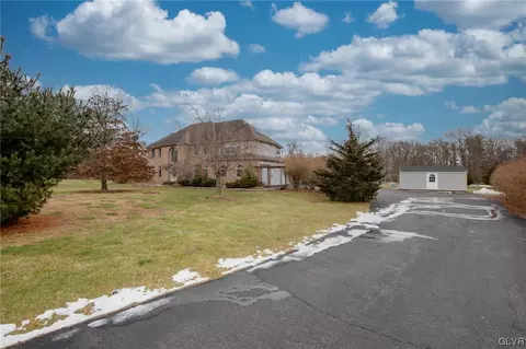 266 E Mountain Rd, Wind Gap, PA 18091 photo 2
