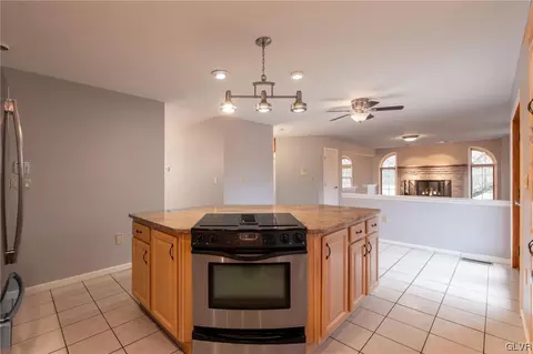 266 E Mountain Rd, Wind Gap, PA 18091 photo 9