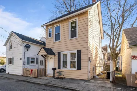 833 School St, Fountain Hill, PA 18015