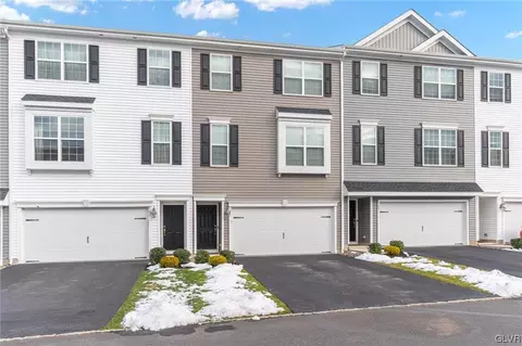 107 Edgewater Ct, Quakertown, PA 18951