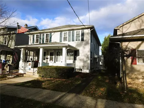 1049 6th St, Catasauqua, PA 18032