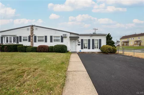 1577 Livingston St, Bethlehem, PA 18017
