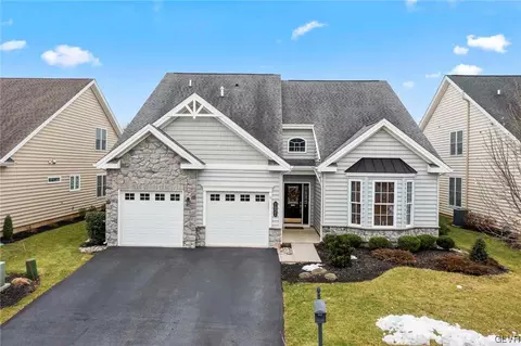 1021 Honor Dr, Bethlehem, PA 18017