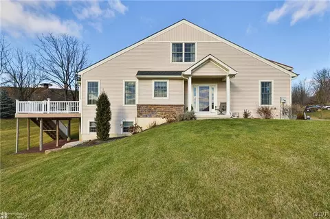 5547 Briar Ln, Whitehall, PA 18052