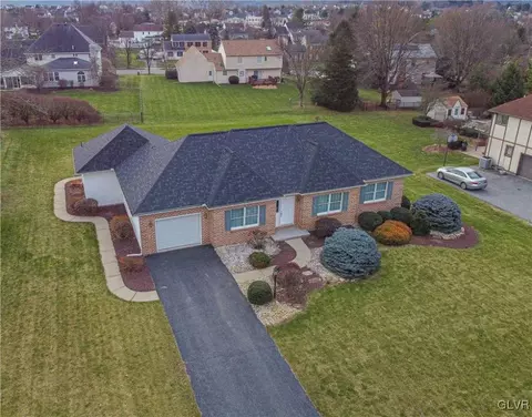 5020 Chelsea Dr, Bethlehem, PA 18020