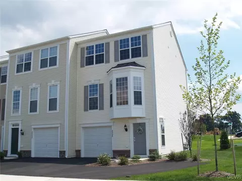 8526 Putnam Ct, Breinigsville, PA 18031