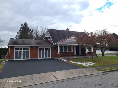 3029 Birch St S, Hokendauqua, PA 18052