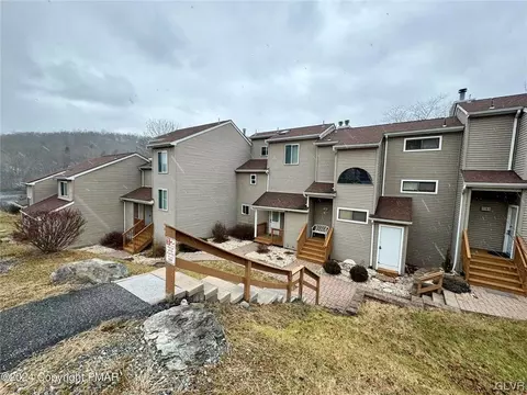3379 Windemere Dr, Saw Creek, PA 18324