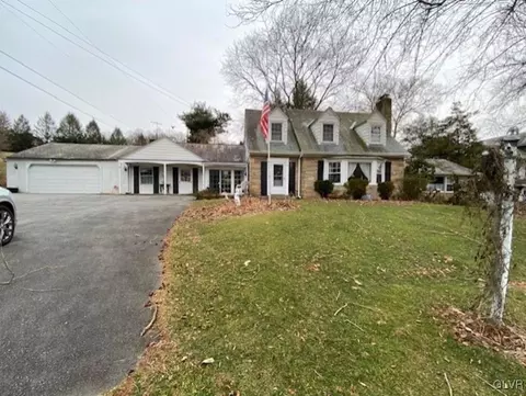 7643 Chestnut St, Zionsville, PA 18092