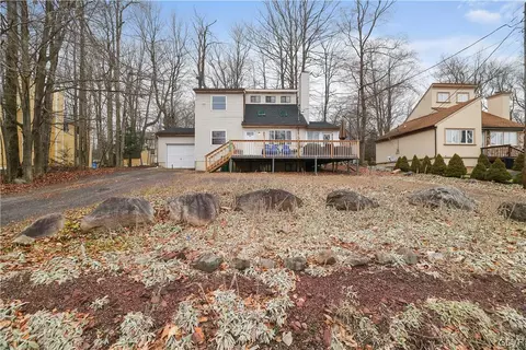6074 Boardwalk Dr, Coolbaugh Twp, PA 18466