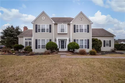 1845 Clarendon Dr, Forks Twp, PA 18040
