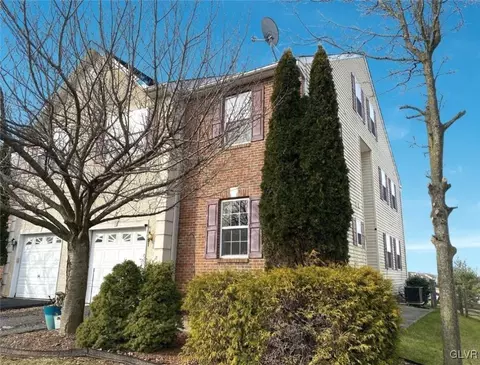 7113 Hunt Dr, Macungie, PA 18062