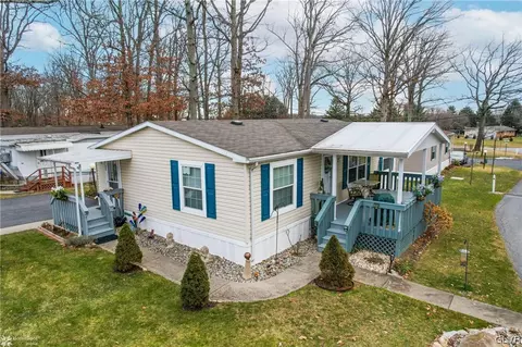 372 White Oak Ln, Bath, PA 18014