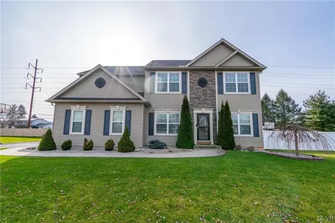 6560 Carmel Dr, Macungie, PA 18062