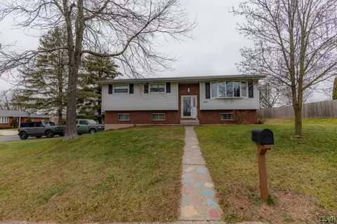 3961 Bruce Ln, Bethlehem, PA 18020
