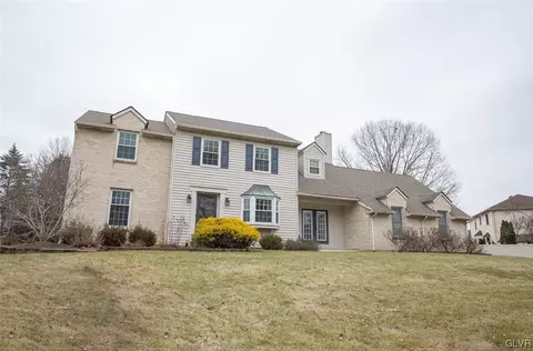 4925 Country Top Trl, Bethlehem, PA 18020