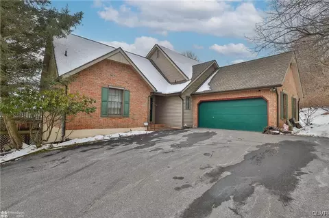 2725 Woodland Rd, Hellertown, PA 18055
