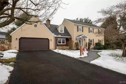 2282 Woodbarn Rd, Macungie, PA 18062
