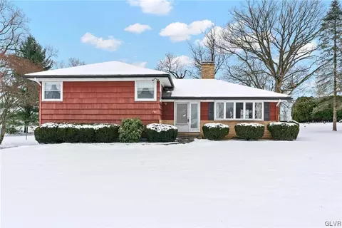 30 Ridgewood Rd, Palmer Township, PA 18045