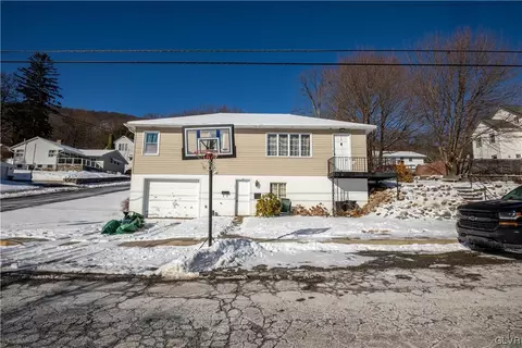 105 W Laurel Ave, Pen Argyl, PA 18072