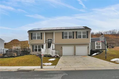 2 Ridge Vista Dr, Pine Grove, PA 17963
