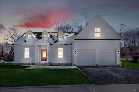 4291 Stonebridge Dr, Fountain Hill, PA 18015