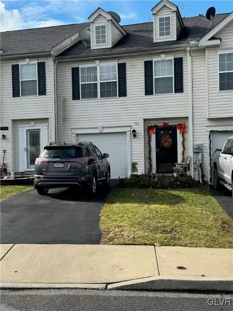 752 Trout Creek Ln, Allentown, PA 18103