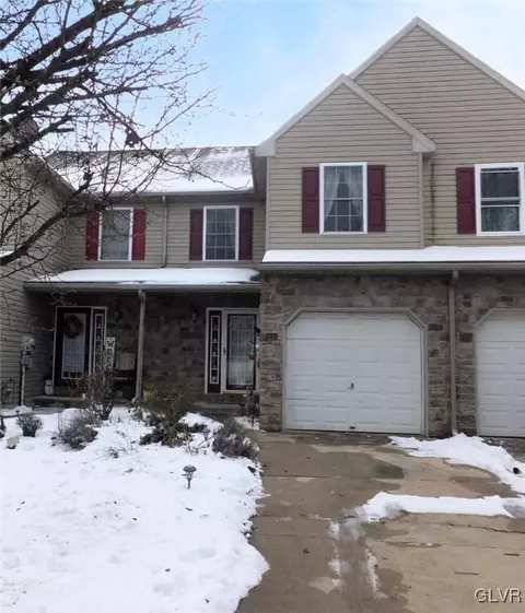 8110 Heritage Dr, Alburtis, PA 18011