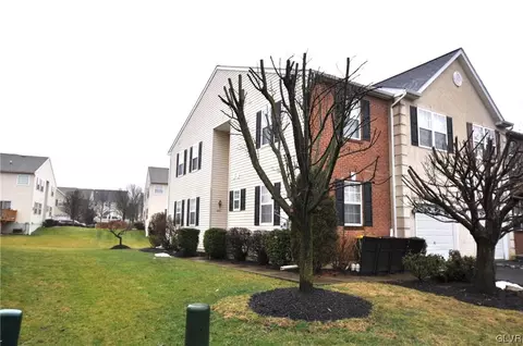 6831 Lincoln Dr, Macungie, PA 18062