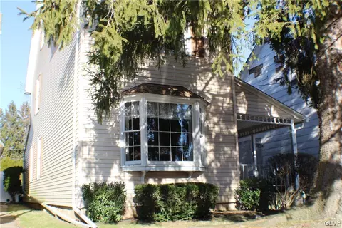 1037 3rd St, Catasauqua, PA 18032